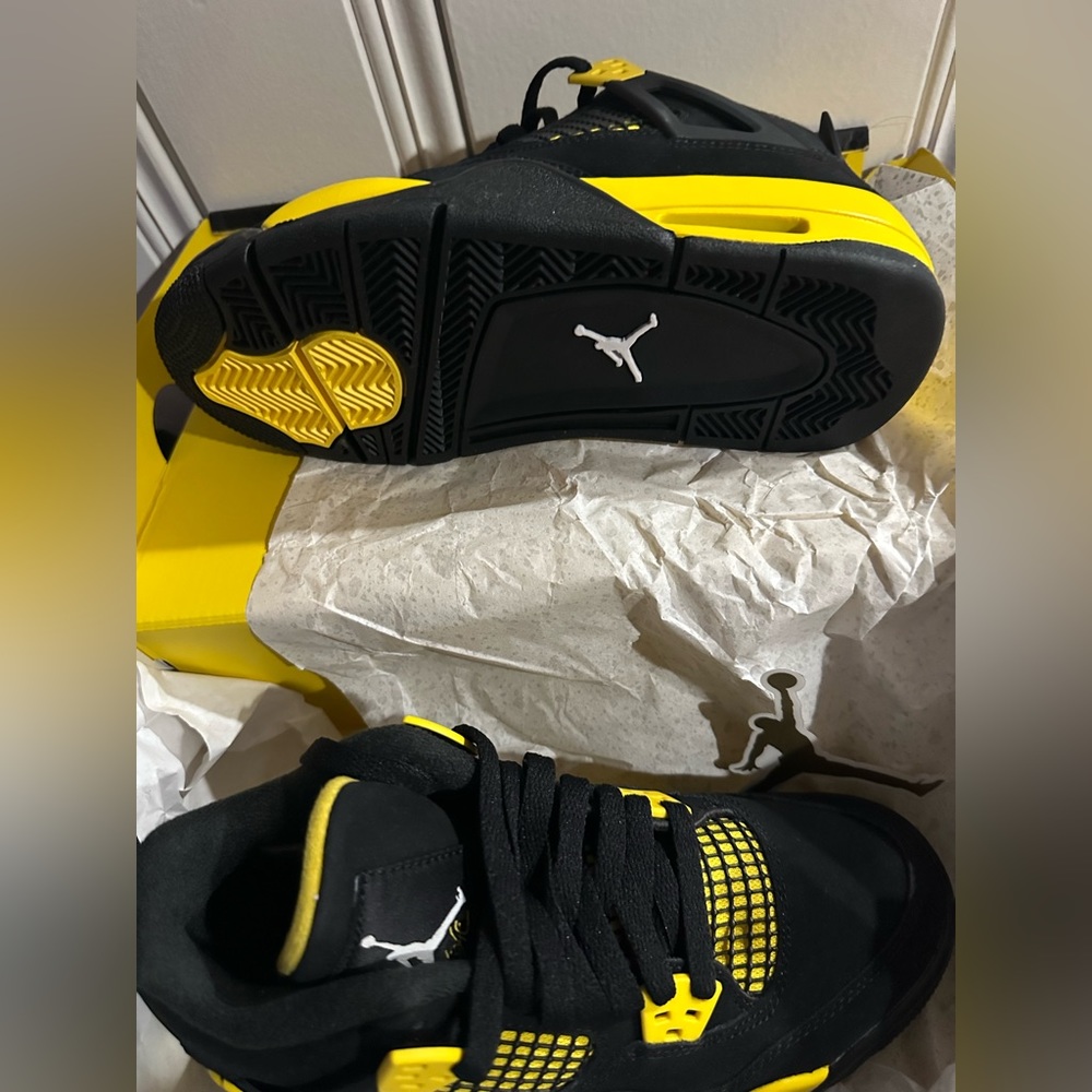 Jordan Retro Yellow Thunder size 5 Youth Brand New NEVER USED